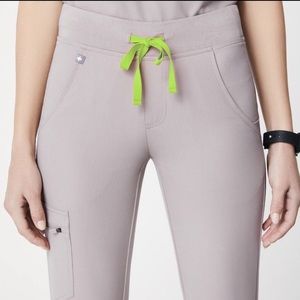 *NWOT* FIGS Zamora Jogger Scrub Pants in Slate in Medium
